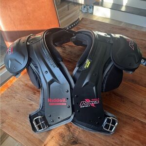 Riddell Power SPX Black Shoulder Pads never worn